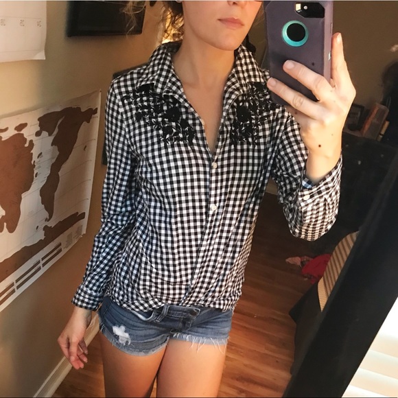 Tops - Gingham embroidery detailed button down
